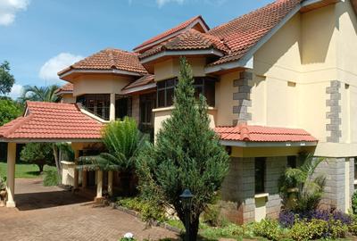 5 Bed House with En Suite in Runda