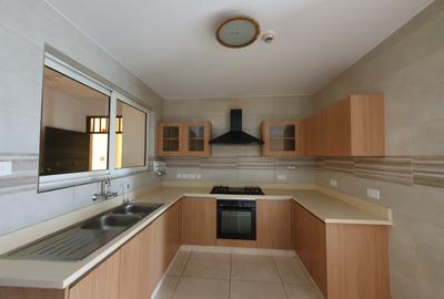 3 Bed Apartment with En Suite at Westlands - 4