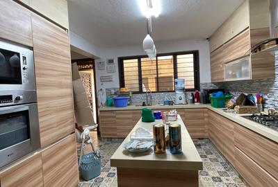 6 Bed Townhouse with En Suite in Lavington - 3