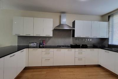 4 Bed Villa with En Suite in Garden Estate