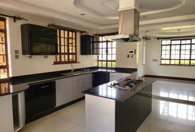 5 Bed House with En Suite in Runda - 3