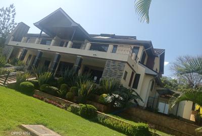 5 Bed House with En Suite in Runda