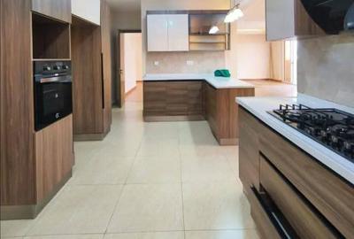 3 Bed Apartment with En Suite in Kilimani
