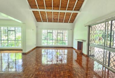 4 Bed House with En Suite in Rosslyn - 2