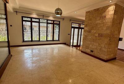 5 Bed Townhouse with En Suite in Lavington - 4