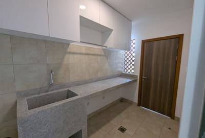 4 Bed Apartment with En Suite at Rosslyn - 4