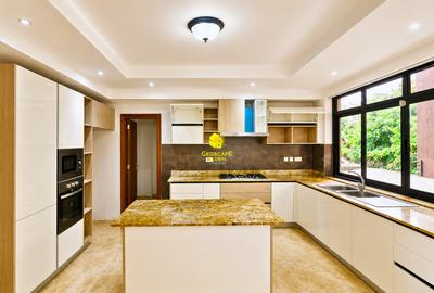 4 Bed Apartment with En Suite in Riverside - 2