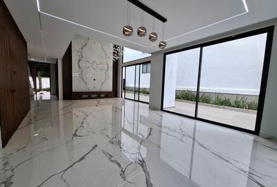 6 Bed Townhouse with En Suite in Lavington - 3