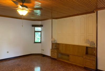 5 Bed Townhouse with En Suite in Runda - 3