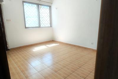 3 Bed Apartment with En Suite at Links Road - 3