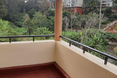 3 Bed Apartment with En Suite in Riverside - 3