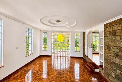 4 Bed House with En Suite in Rosslyn - 3