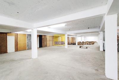Warehouse with Parking in Industrial Area - 2