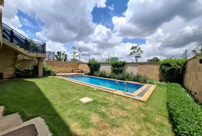4 Bed Villa with En Suite in Lavington - 2