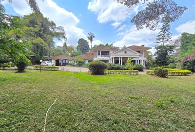 5 Bed House with En Suite in Runda - 2