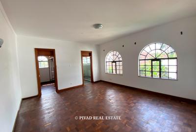 4 Bed House with Garden in Nyari - 3