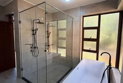 6 Bed Townhouse with En Suite in Karen - 4
