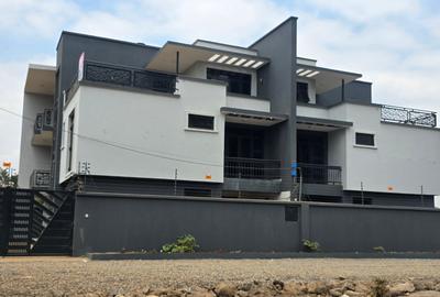 5 Bed House with En Suite at Kamakis