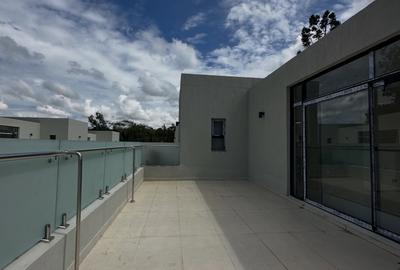 5 Bed Townhouse with En Suite in Lavington - 4