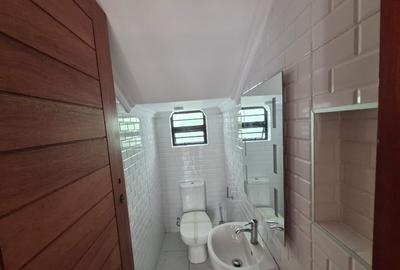 4 Bed House with En Suite at Membley - 2