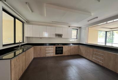 5 Bed Townhouse with En Suite at Convent Drive