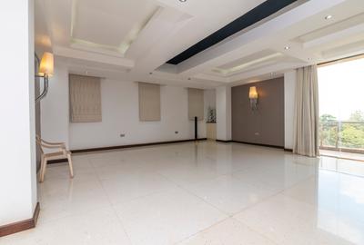 4 Bed Apartment with En Suite in Westlands Area