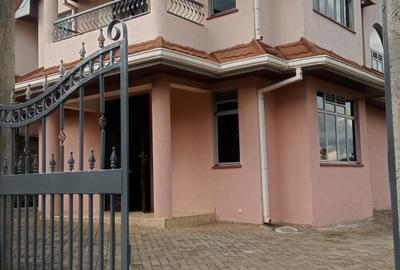 4 Bed House in Banana