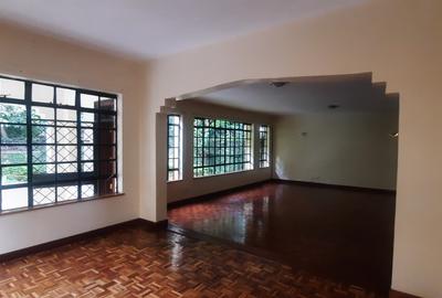 4 Bed House with En Suite in Lavington - 2