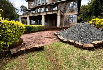 6 Bed House with En Suite at Kerarapon Drive