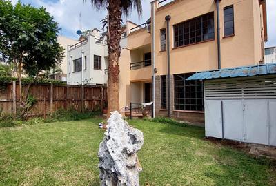 5 Bed Townhouse with En Suite in Lavington