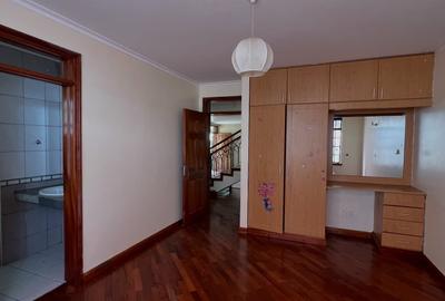 4 Bed Townhouse with En Suite in Lavington - 3