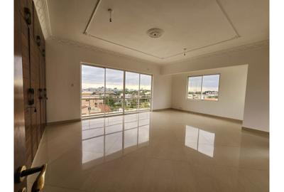 3 Bed Apartment with En Suite at Greenwood Drive - 4