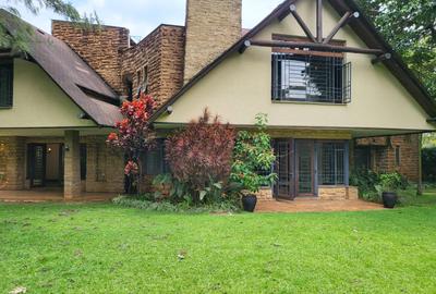 4 Bed Townhouse with En Suite in Lake View - 3