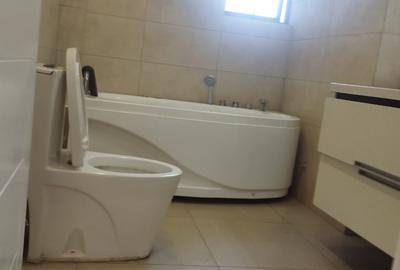 Serviced 4 Bed Apartment with En Suite in Lavington