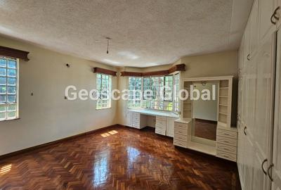 5 Bed House with En Suite in Runda