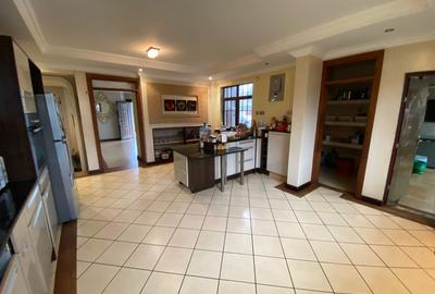 4 Bed Villa with En Suite in Runda - 2