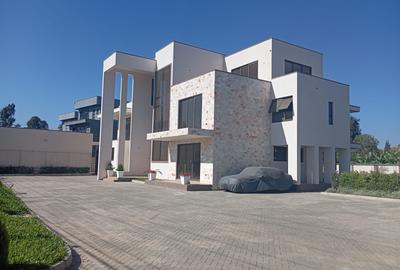 6 Bed Townhouse with En Suite in Karen - 4