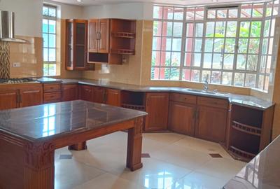 6 Bed Townhouse with En Suite in Nyari