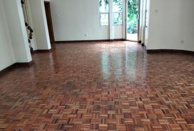 6 Bed House with En Suite in Lavington - 3