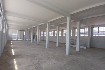 7,000 ft² Warehouse with Parking in Industrial Area - 3
