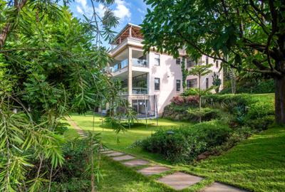 5 Bed Townhouse with En Suite in Nyari