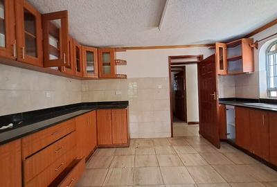 5 Bed Townhouse with En Suite in Nyari - 3