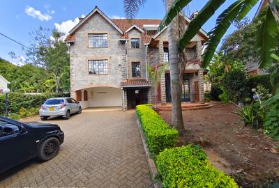 5 Bed Villa with En Suite in Lavington - 2