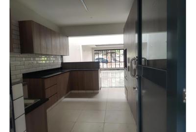 4 Bed Townhouse with En Suite in Parklands