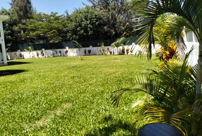 5 Bed House with En Suite in Runda - 3