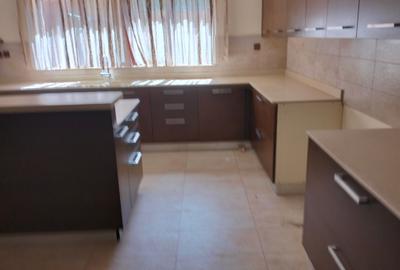 5 Bed Townhouse with En Suite in Lavington - 3