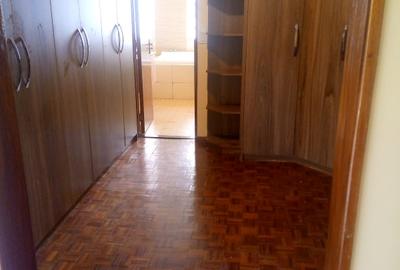 3 Bed Townhouse with En Suite in Kitisuru