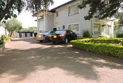 5 Bed Villa with En Suite at Nyari