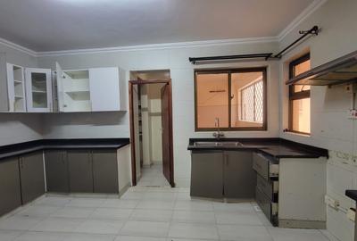 3 Bed Apartment with En Suite in Kileleshwa - 4