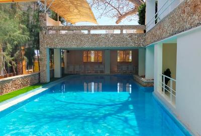 5 Bed Villa with En Suite in Kikambala